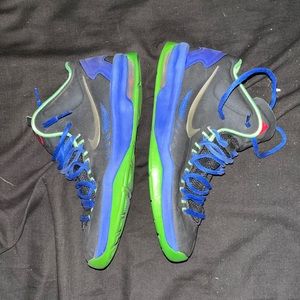 KD5 Crayola size 4.5Y